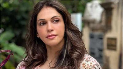 ‘Every missed ID check puts a young life in danger’: Isha Koppikar slams underage drinking in Mumbai, says minors given alcohol “freely” | Hindi Movie News