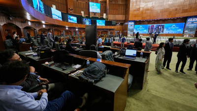 US-Iran direct talks begin in Pakistan amid disputes, distrust