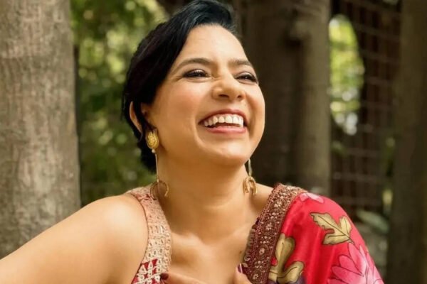 Rajshri Deshpande flaunts her scars from breast cancer surgery, netizens laud her spirit: ‘To every woman dimming her light..’ | Hindi Movie News