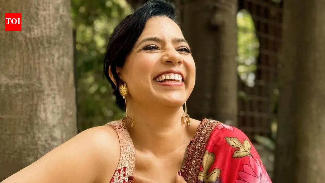 Rajshri Deshpande flaunts her scars from breast cancer surgery, netizens laud her spirit: ‘To every woman dimming her light..’ | Hindi Movie News