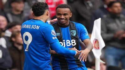 Bournemouth stun Arsenal 2-1 at the Emirates to dent Premier League title push | Football News