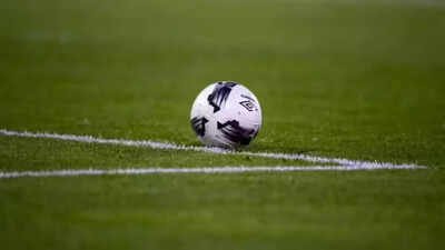 Footballer dies after robbers attack team bus | Football News