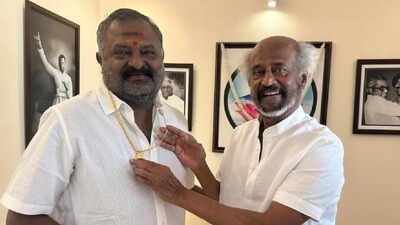 Rajinikanth surprises ‘Padayappa’ producer Thenappan; gifts a gold chain after re-release success | Tamil Movie News