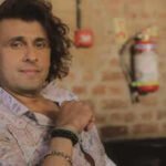 Sonu Nigam recalls helping Asha Bhosle with heel spur on 1996 US tour; Singer shared how he massaged her feet for relief | Hindi Movie News