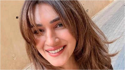 Rekha: Kriti Sanon picks Rekha for her dream biopic: ‘She’s the ultimate baddie’ | Hindi Movie News