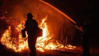 Thousands ordered to evacuate as Southern California wildfire threatens homes