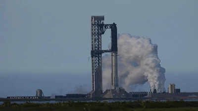 SpaceX’s Starship flight hits most targets in pre-IPO test