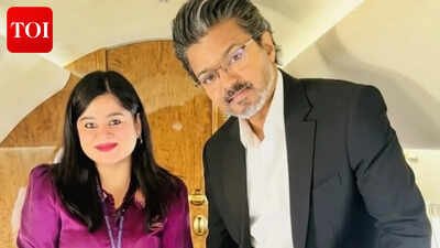 Vijay’s flight photo with an air hostess goes viral; Thalapathy’s simple gesture wins hearts | Tamil Movie News