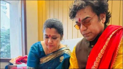 Ashutosh Rana pens emotional note for Renuka Shahane on 25th anniversary: ‘Anand se purna samay tezi se beet jata hai’ |
