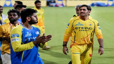 One last time in yellow? MS Dhoni leaves Chepauk emotional after SRH defeat