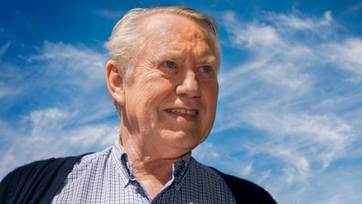 Billionaire Chuck Feeney secretly gave away his  billion and died with nothing left