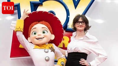 Red Carpet Appearance: Joan Cusack Makes Stunning Return to Red Carpet at ‘Toy Story 5’ Premiere After 11 Years |