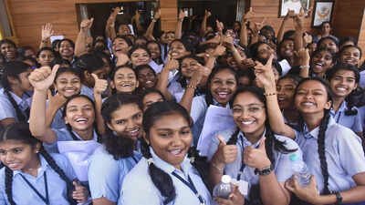 Kuttanad records 100% pass rate, Tirur lowest among education districts