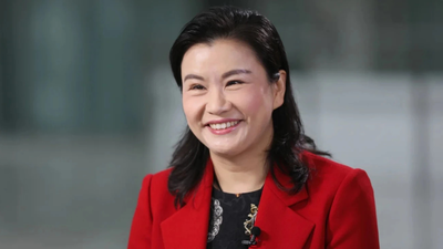 Once she worked in a glass factory, now she runs a  billion company and sits alongside Elon Musk and Tim Cook at China’s state dinner