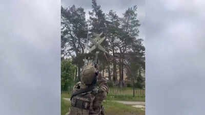 Watch: Russia’s ‘fire-and-forget’ 0 Yolka drone hunter that fits in soldier’s hand