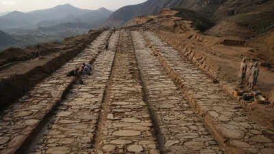 A 2200-year-old Chinese four-lane highway discovered buried in the mountains, revealing a lost Qin dynasty megaproject | World News
