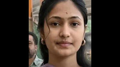 Indian student fights for life in Chicago after 25-ft fall at subway station, family seeks help