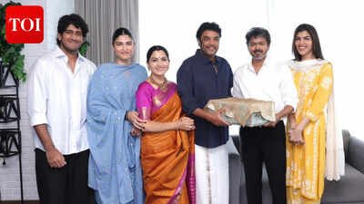 Kushboo Sundar Invites Chief Minister Vijay to Daughter’s Wedding |