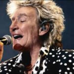 Rod Stewart almost faints on stage in Utah; pauses concert for oxygen tank supply |