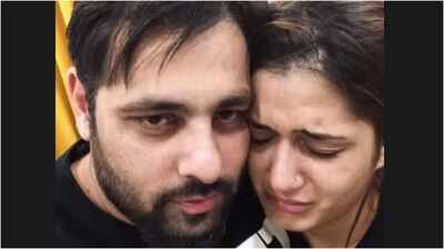 Teary-eyed Isha Rikhi rests on Badshah’s shoulder in an unseen picture, ‘Every prayer is hope’ | Hindi Movie News