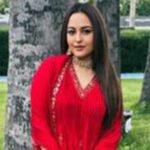 Sonakshi Sinha loses cool at paparazzi outside event, says ‘jab tak aap nahi jaoge, main nahi baithungi’ |