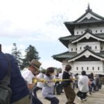 1,000 people in Japan join forces to pull a 400-ton castle keep back toward its original position after it was moved 78 meters for repairs | World News