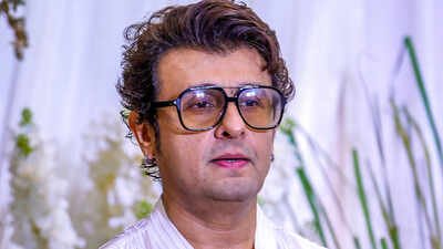 Sonu Nigam: ‘I was a romantic guy, I wanted to’: Sonu Nigam on skipping college, girlfriends and affairs to focus on singing career, shares father’s advice that changed his life | Hindi Movie News