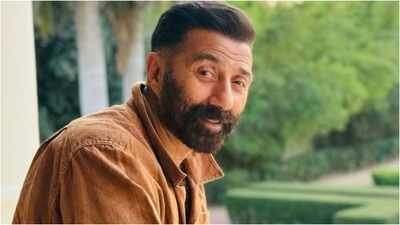 Sunny Deol channels his inner Jack, recreates ‘Oggy and the Cockroaches’ line ‘Oye main papa hoon, duniya ka papa’ in style