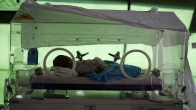 Indonesian woman gives birth under torchlight during magnitude 7.7 earthquake | World News