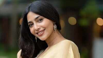 Aishwarya Lekshmi: ‘Gatta Kushti’ actress Aishwarya Lekshmi’s parents wanted her to marry a doctor, had 1 kg gold ready for her wedding, reveals director Allepey Ashraf | Tamil Movie News