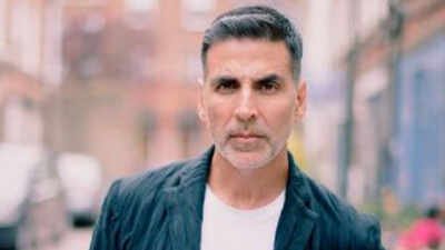 Akshay Kumar removes shoes before holding National Flag during Independence Day 2026 celebration with Tiger Shroff, netizens praise his gesture
