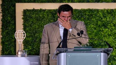 ‘Oh gosh, this such a mess’: Roger Federer breaks down during Hall of Fame speech – Watch | Tennis News