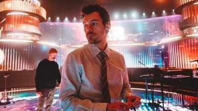 Harry Styles falls on stage in Mexico: Recovers from hilarious mishap quite gracefully |