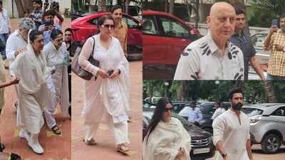 Kuku Kohli prayer meet: Aruna Irani arrives with family as Rajpal Yadav, Madhoo, Poonam Dhillon, Anupam Kher, Jackie Shroff and others pay tribute |