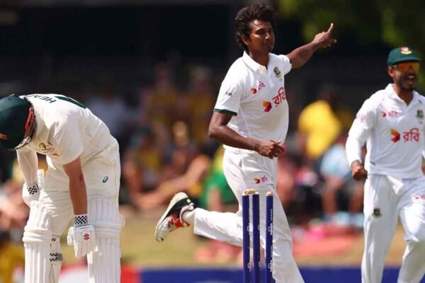 Australia 207/6 in 73.4 Overs