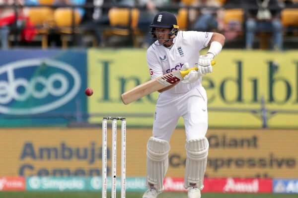 England 112/2 in 25.0 Overs