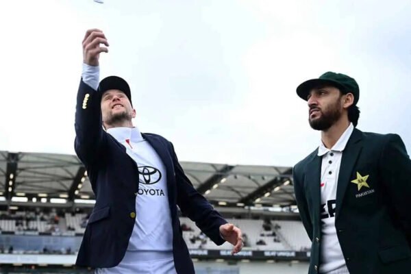 England 386/8 in 86.2 Overs
