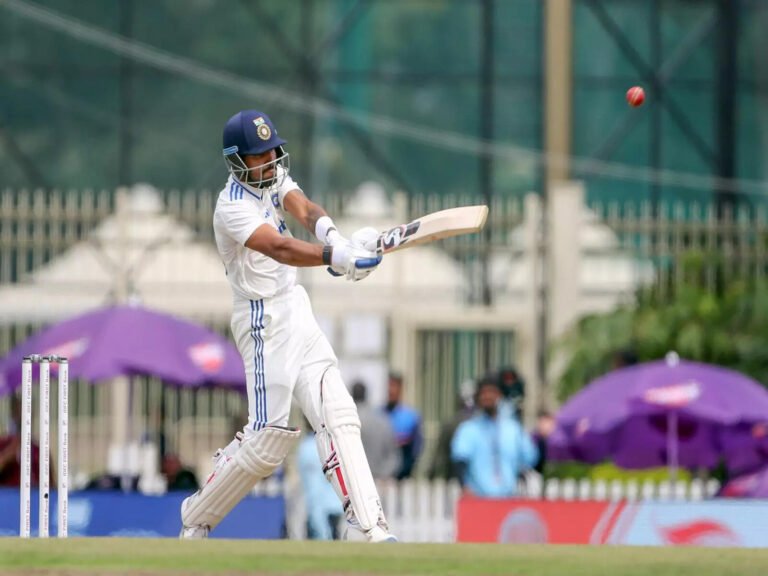 India 300/5 in 85.0 Overs