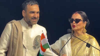 Rekha gives Pankaj Tripathi English lessons on stage at IFFM Melbourne, ‘Mirzapur’ actor jokes, ‘Main Hindi medium ka chatra hu galat bol dunga’