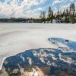 Researchers tracked 724 Northern Hemisphere lakes from 2000 to 2022; above critical winter temperatures, ice-loss sensitivity rose up to 22-fold and could shorten seasons by 40 days