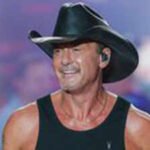 Tim McGraw falls from platform while performing in Cincinnati, laughs off incident and tells fans ‘there’s hole there’ |