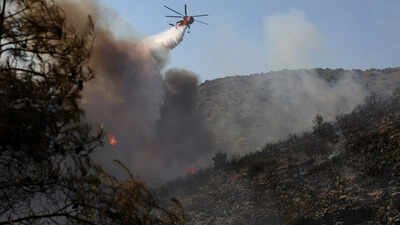 2 dead, 500 evacuated as twin blazes hit Greek island near Athens