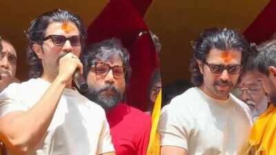 ‘Arjun Reddy’ duo Sandeep Reddy Vanga and Vijay Deverakonda join Bonalu celebrations with fans in Hyderabad; Faria Abdullah joins with special dance | Telugu Movie News