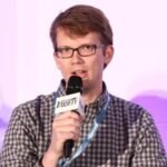 Hank Green Ai Backlash: YouTuber Hank Green faces backlash after admitting AI use in research for Ask Hank Anything episode