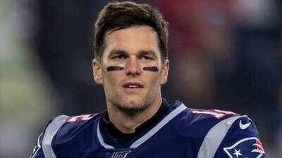 In 2026, a collector paid $25,000 to start bidding on Tom Brady’s Patriots jersey; it was tied to his 2019 Peyton Manning milestone and sold for $273,107 | NFL News