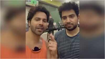 Varun Dhawan asks Samay Raina to act after being teased, gets a hilarious reply |