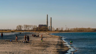 In 1972, Illinois used 246,000 cubic yards of coal fly ash beneath 7,500 feet of expressway; monitoring found no evidence of settlement, frost or capillary-rise problems