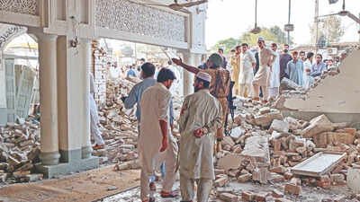 21 security personnel dead in blast at police line in Pakistan