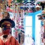 A London artist spent decades covering his home with thousands of broken dolls, false teeth and other discarded objects, turning it into a museum of found art | World News