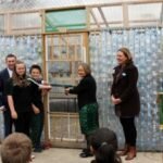 Australian high school students collected more than 2,000 plastic bottles to form a greenhouse, 11 years later, the structure supplies food for the school’s garden